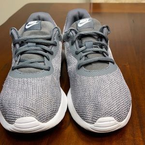 Nike Women's Tanjun Se Dark Grey Running Shoes